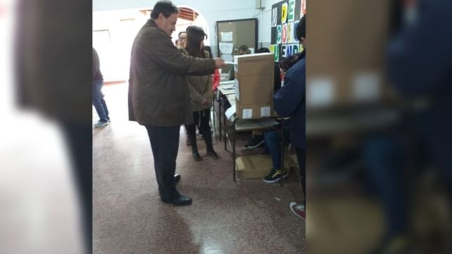 santiago blas, tras su voto: ?los ciudadanos deciden que modelos de ciudad quieren?