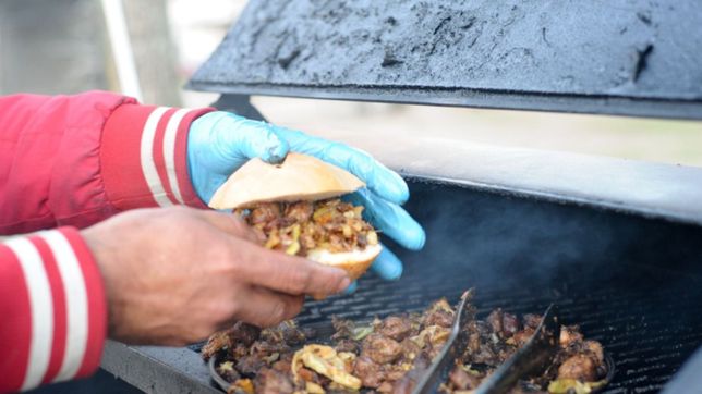 stands, musica y foodtrucks: asi se vivio cuga, la feria gastronomica de plaza azcuenaga