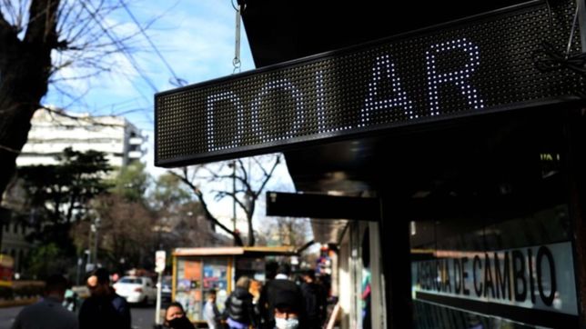 el dolar subio otros $60 y ya se vende a $790