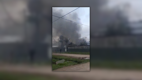 Un voraz incendio en una casa de Berisso dejó tres personas heridas por inhalación de humo