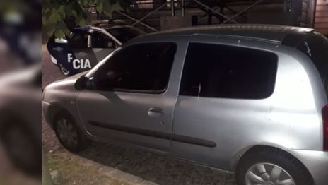 Detuvieron a un hombre en La Plata mientras intentaba robar un auto en plena calle