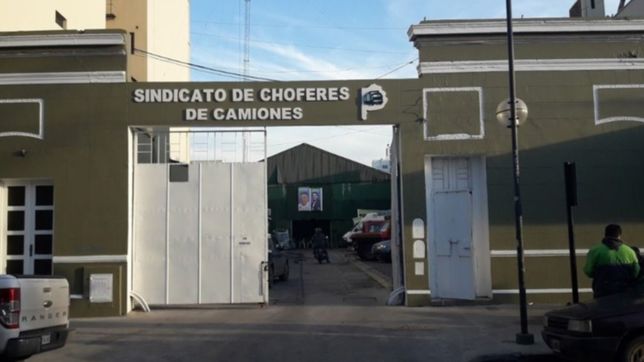 por politica, una cena solidaria en camioneros termino en un papelon: los echaron a todos