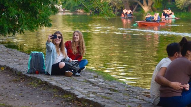 clima en la plata: domingo agradable y tipico de otono, fresco, con algunas nubes y viento
