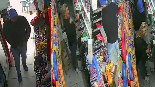 video: entro a un kiosco, le apunto con el arma a la cara de la duena y se llevo la caja