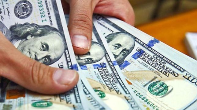 el dolar blue bajo 40 pesos en un dia y cierra la semana mas critica del ano