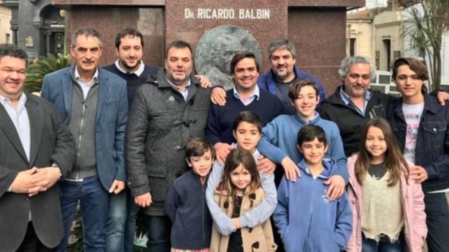 emotivo homenaje a ricardo balbin a 37 anos de su muerte en el cementerio de la plata