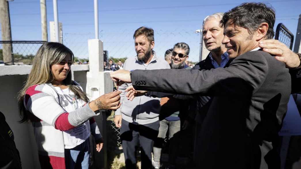 Alak y Kicillof entregaron nuevas casas en Melchor Romero