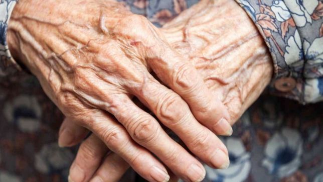 cayo en pleno centro de la plata acusado de golpear, amenazar y abusar de su abuela