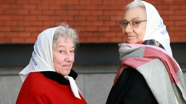las madres y abuelas de plaza de mayo fueron homenajeadas en espana