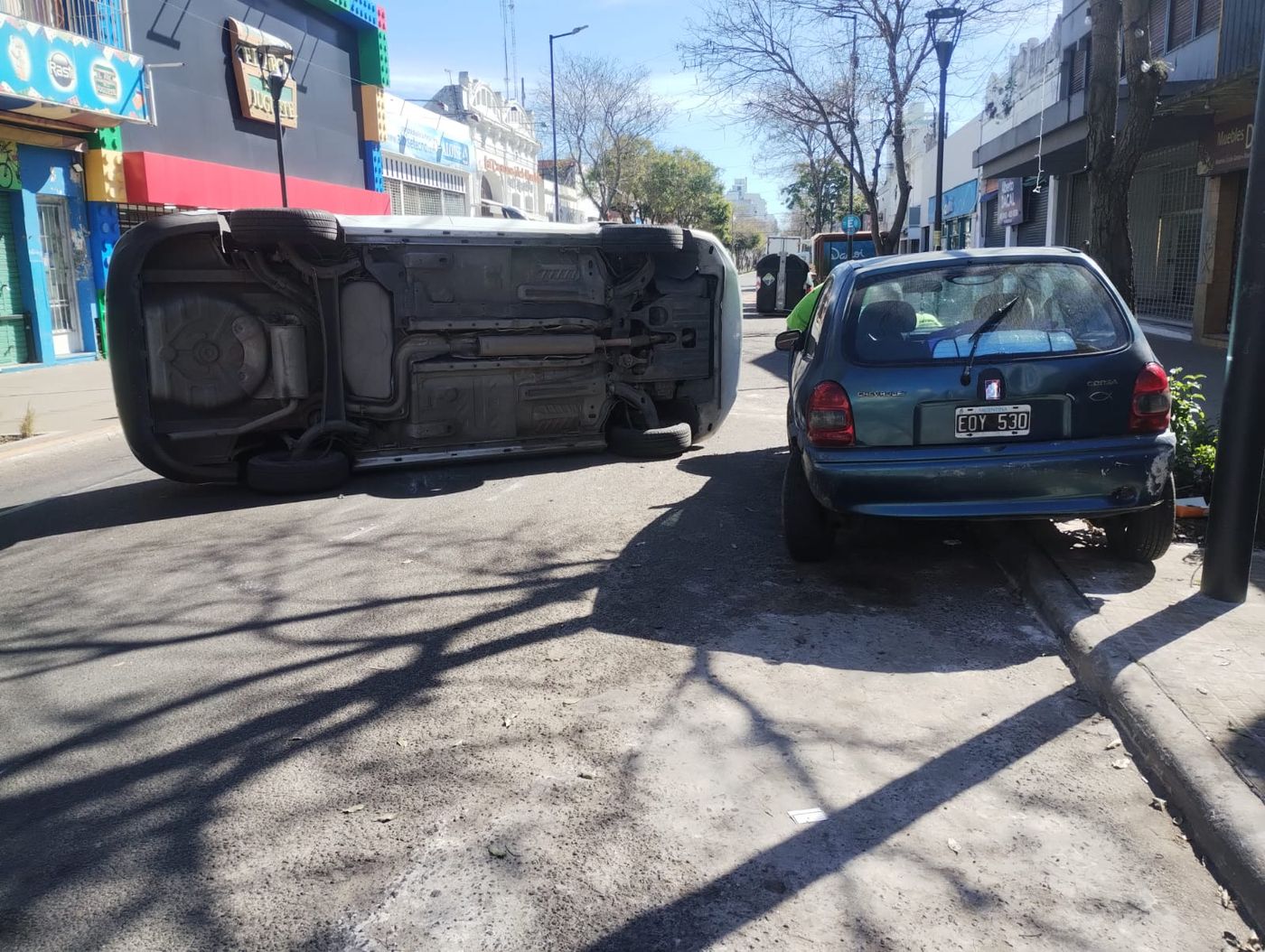 Así quedaron ambos vehículos tras el choque en pleno centro de La Plata Así quedaron ambos vehículos tras el choque en pleno centro de La Plata
