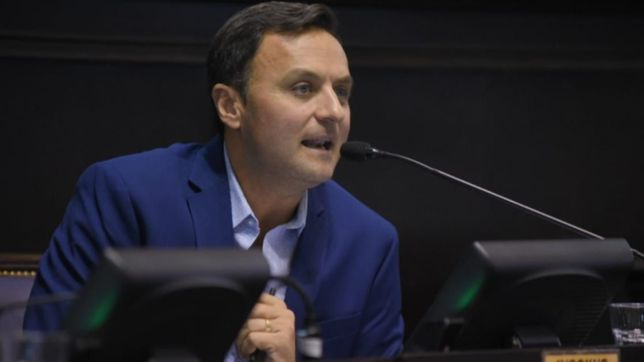 daniel ivoskus presenta en la plata su nuevo libro que revela el origen de las fake news