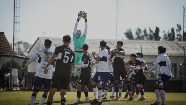 la historia del pibe lobo que defendera el arco de la seleccion de irlanda