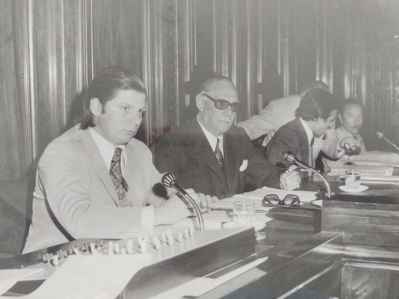 Oscar Martini, secretario legislativo del Concejo Deliberante, junto a Juan Pedro Brun, quien fue presidente del Concejo Deliberante hasta que tuvo que ocupar la intendencia por el asesinato de Rubén Cartier