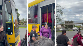 se incendio un micro que llevaba fanaticos de bts a la plata y los pasajeros quedaron varados bajo la lluvia