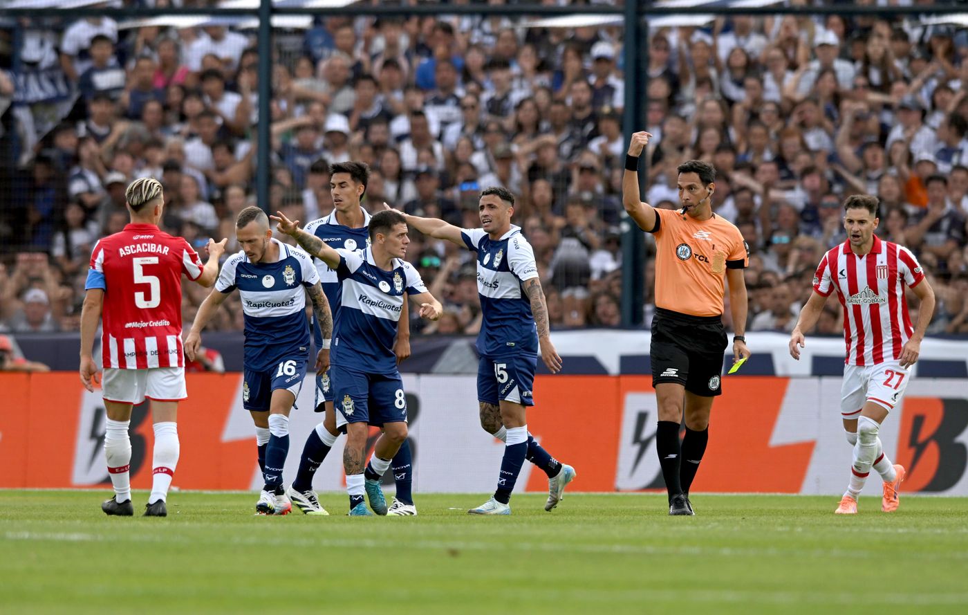 Clásico platense Gimnasia Estudiantes semifinal Bosque Tello reclamos