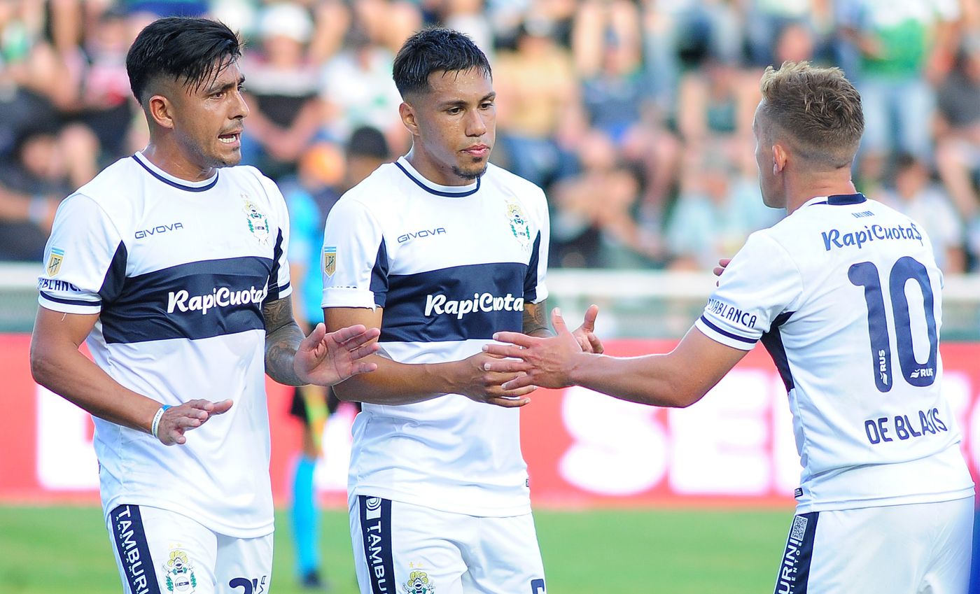 Gimnasia Banfield De Blasis Tarragona Sarabia 2.jpg