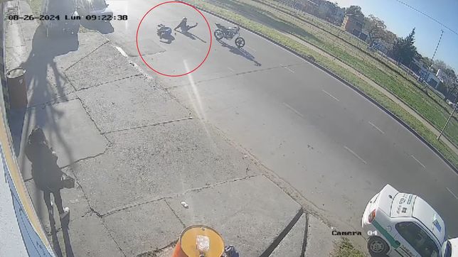 un motociclista atropello a un hombre de 50 anos en la plata y escapo