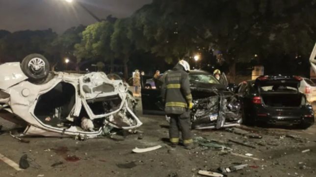 terrible choque multiple en palermo: murieron un joven y una chica de 15 anos