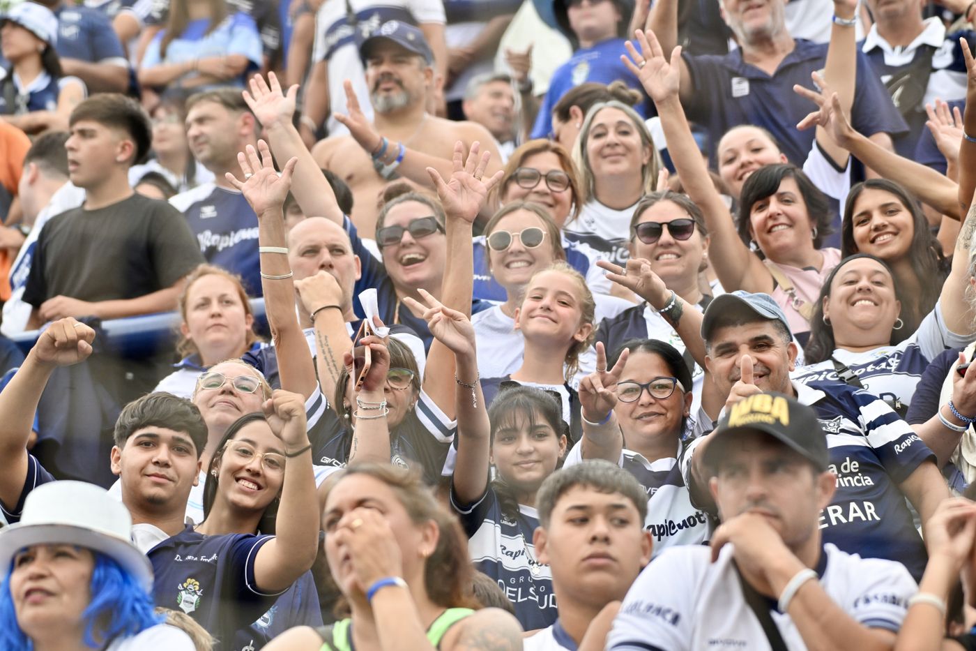 Gimnasia Estudiantes clásico hinchas 3