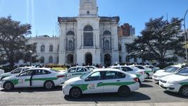 taxistas cortaron puntos clave del centro de la plata en rechazo a las apps de transporte