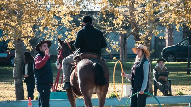 un centro de equitacion de la plata festeja su cumpleanos con un concurso ecuestre adaptado