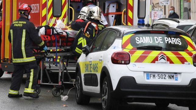 conmocion en paris por un ataque a machetazos a metros de las oficinas de charlie hebdo