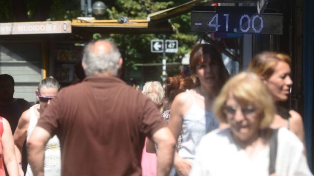 el dolar volvio a dar un nuevo salto: ¿a cuanto cerro en la plata?