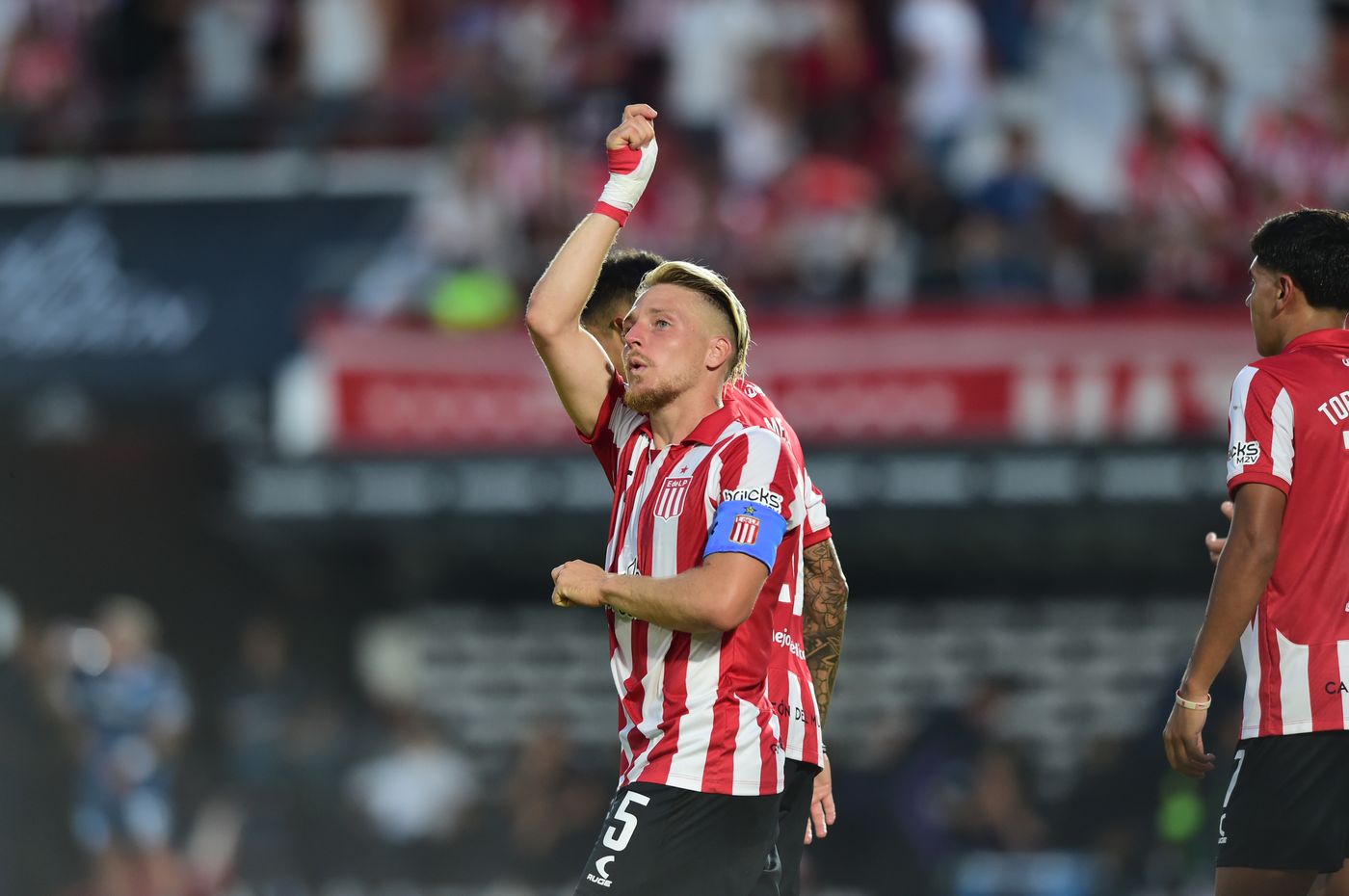 Estudiantes Racing Ascacíbar festejo gol.JPG