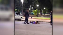 golpes y punaladas en pleno centro de la plata durante una pelea de trapitos golpes y punaladas en pleno centro de la plata durante una pelea de trapitos