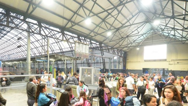 por la lluvia, hay mujeres durmiendo a la intemperie en la ciudad