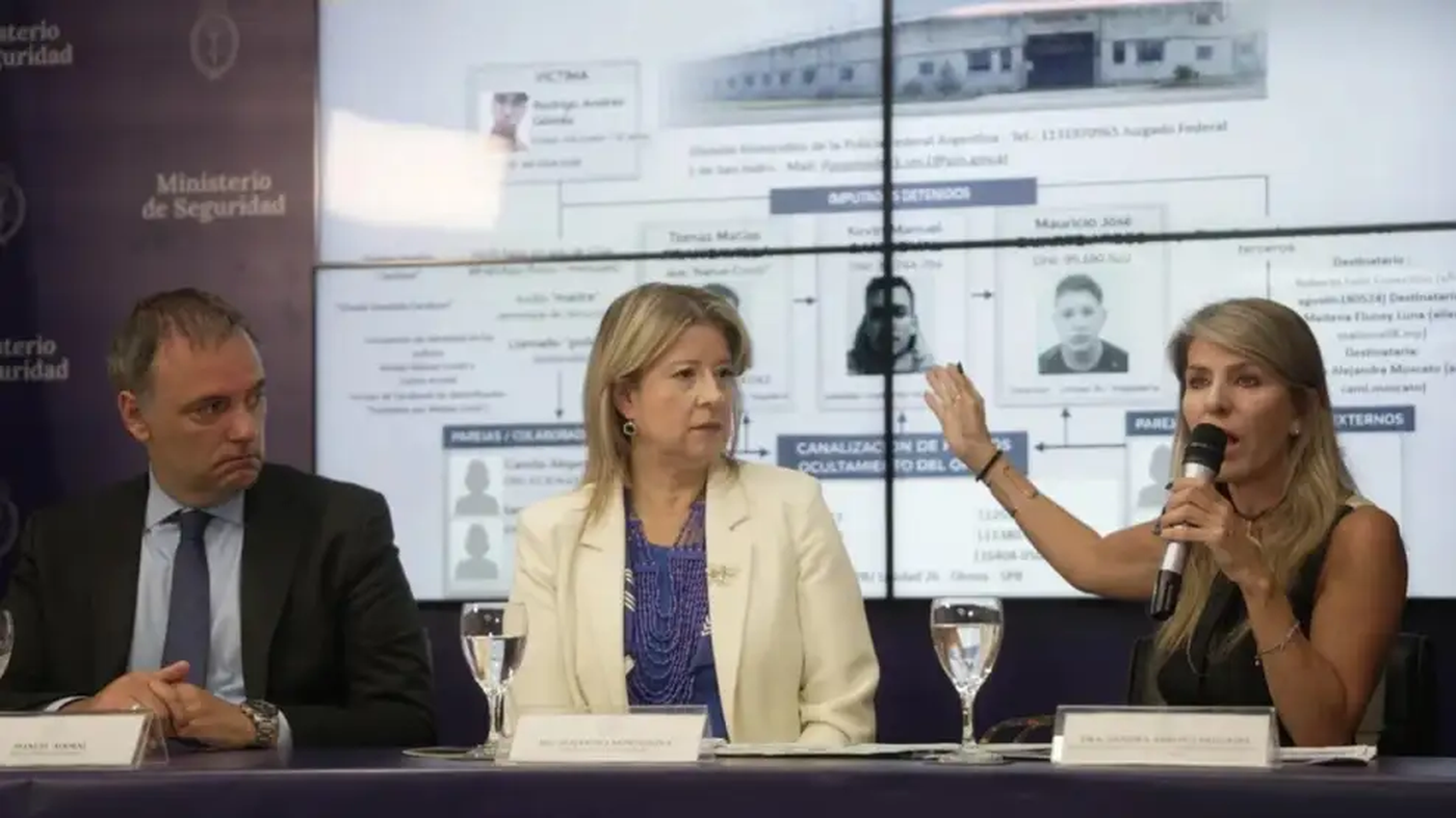 Manuel Adorni, Alejandra Monteoliva y Sandra Arroyo Salgado.