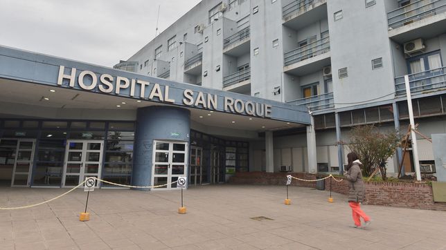 un hombre pelea por su vida tras sufrir un tiro en la cabeza e investigan si jugaba a la ruleta rusa