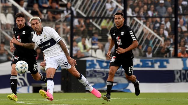 los destacados numeros de lucas castro en el partido ante riestra