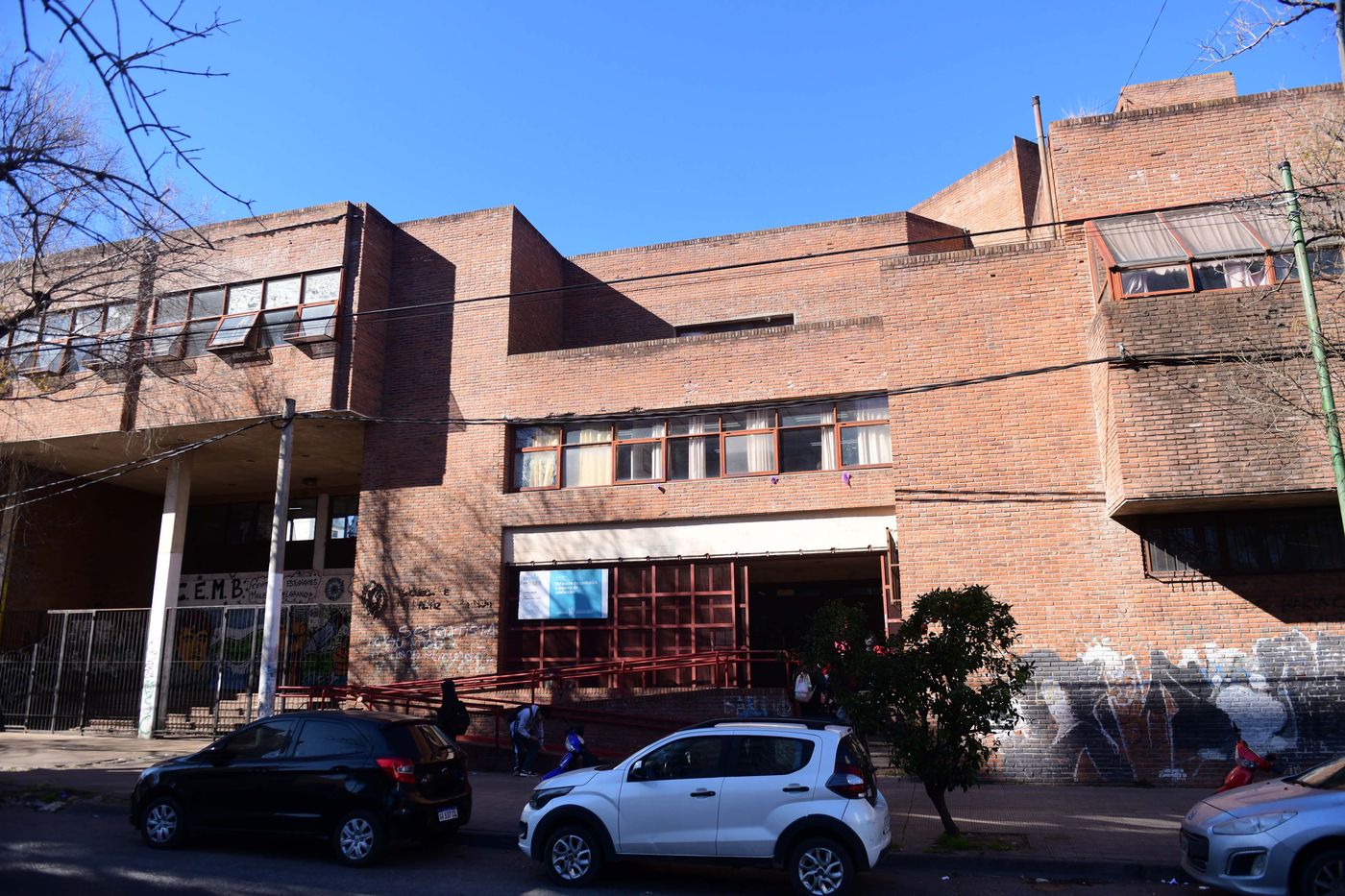 Escuela Secundaria N°1 Manuel Belgrano 9 y 38.JPG