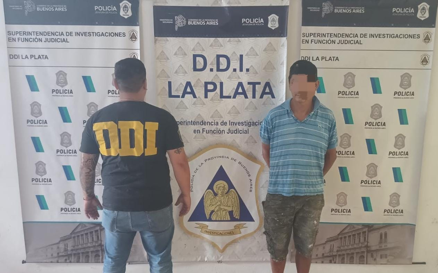 El acusado, de 52 años, fue detenido en La Plata por agentes de la Policía Bonaerense. El acusado, de 52 años, fue detenido en La Plata por agentes de la Policía Bonaerense.