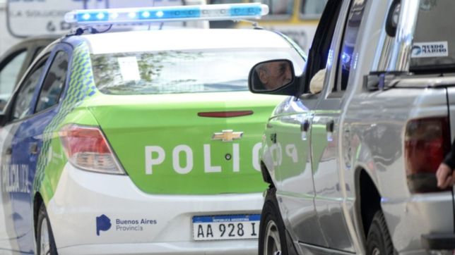 dos motochorros atacaron a una pareja y le robaron a mano armada en la plata