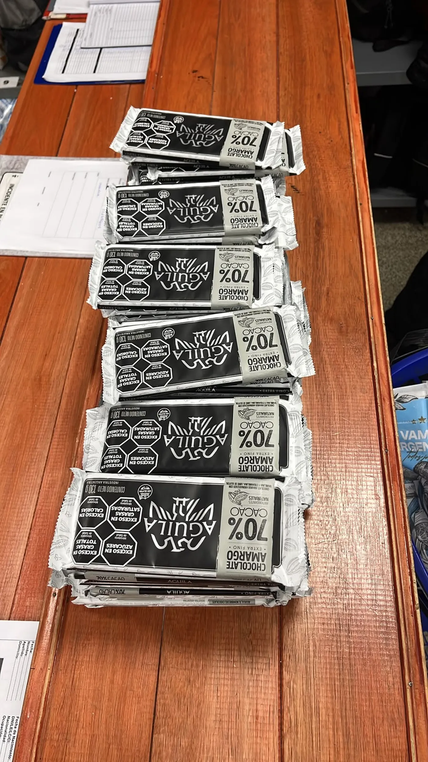 Los chocolates que el hombre intentó robar en el hipermercado Carrefour de La Plata