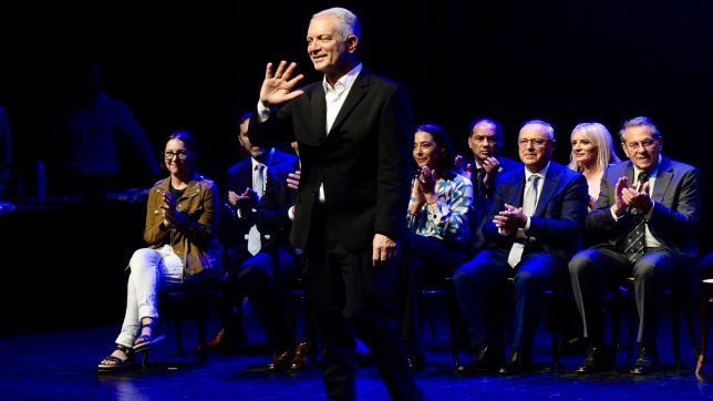 la oposicion cuestiono a julio alak por ampliar el gabinete municipal