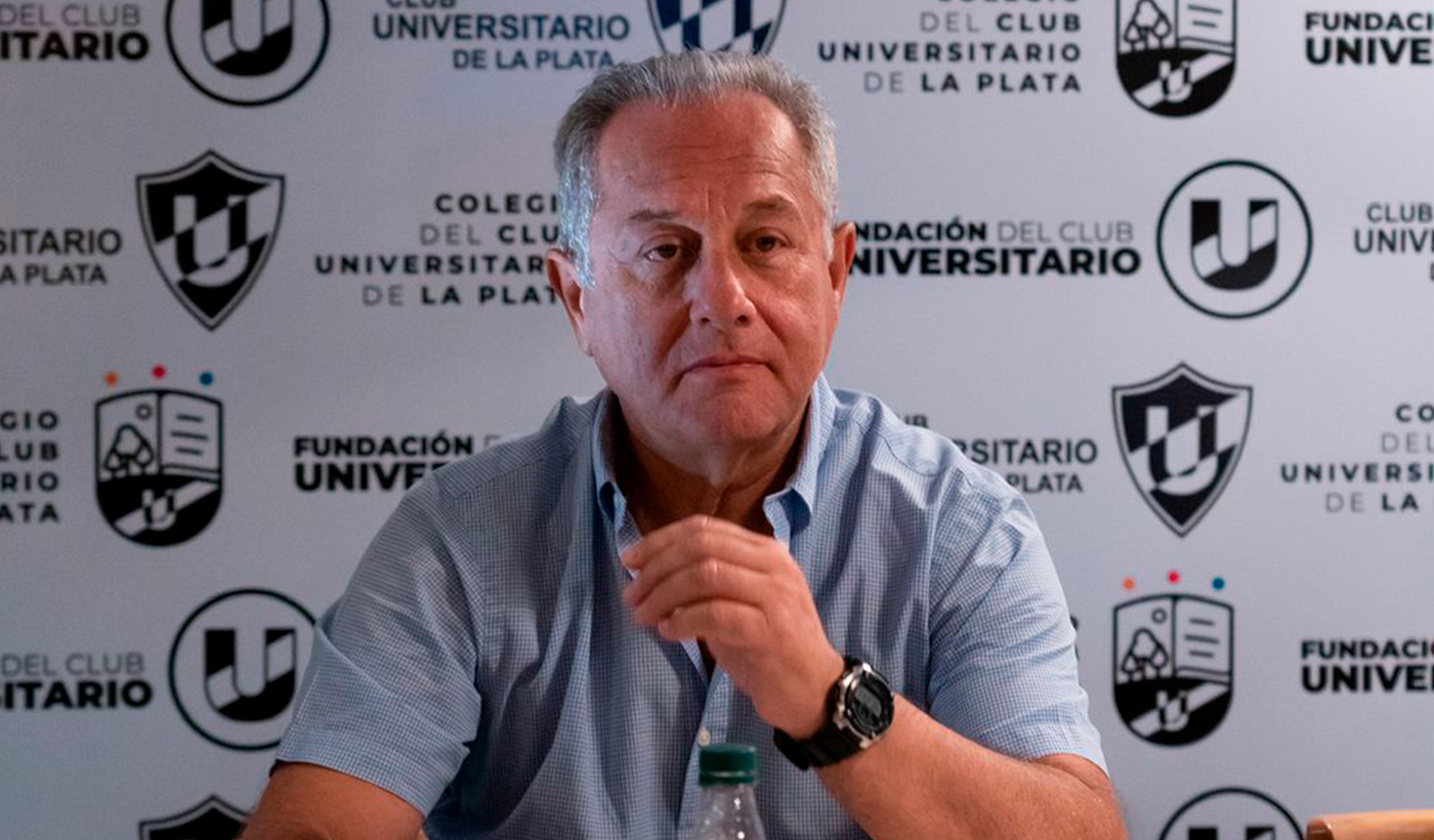 Julio Velasco la plata universitario.png