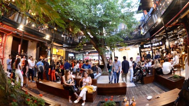 gastronomia, cocteleria y vinos: asi fue la preinauguracion de baxar mercado que abre hoy