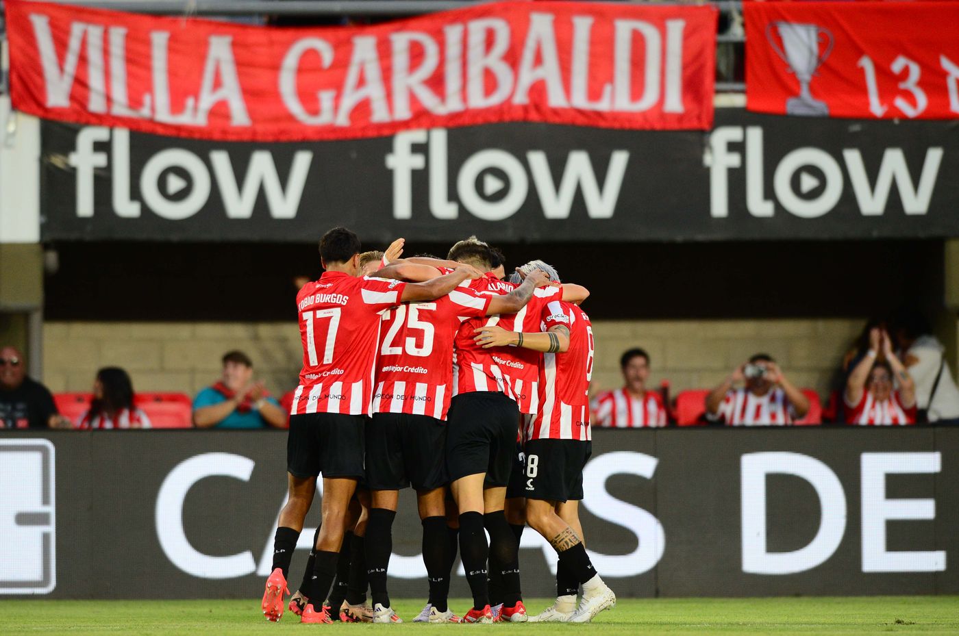 Estudiantes Newells festejo gol 2.jpg