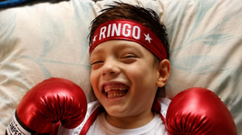 el nene de la plata que lucha contra una paralisis cerebral vuelve a mexico para continuar su tratamiento