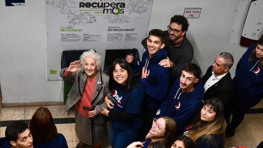 Estela de Carlotto se juntó con estudiantes de la UNLP en una charla sobre democracia