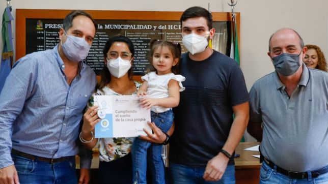 el ministerio de desarrollo territorial y habitat entrego viviendas en ezeiza