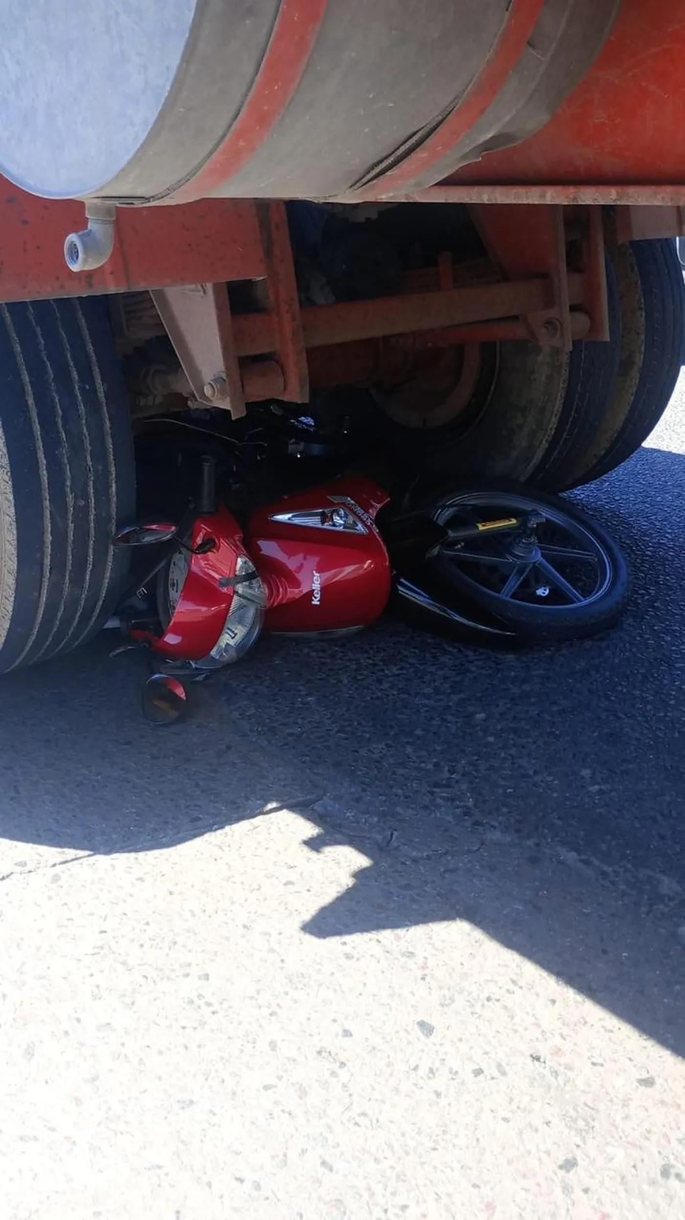 El brutal choque tuvo lugar en la transitada rotonda ubicada justo en el límite de La Plata y Berisso