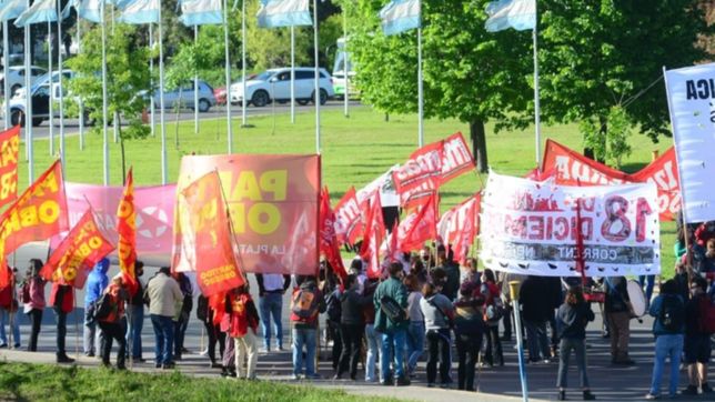 cortan la autopista la plata-buenos aires en repudio al desalojo de la toma en guernica