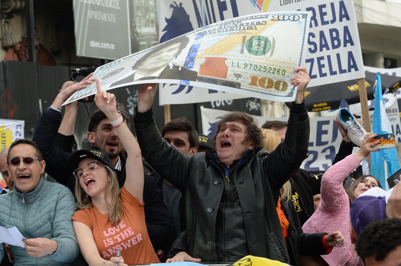 Carolina Piparo Javier Milei Billete.JPG