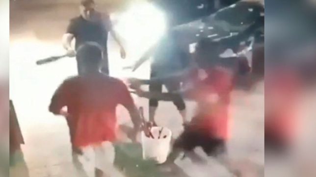 video: un farmaceutico de la plata echo a dos ladrones con un bate de beisbol