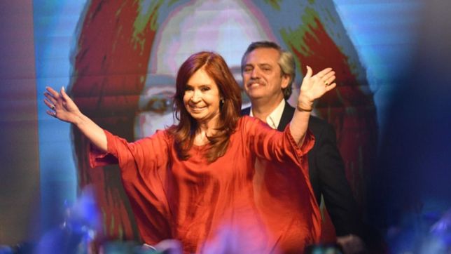 sobreseyeron a cristina fernandez en una causa derivada del caso de los cuadernos