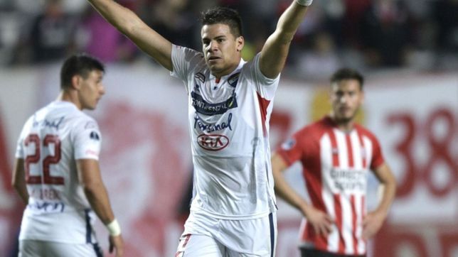 el defensor miguel jacquet quiere jugar en gimnasia y esta a un paso de la plata